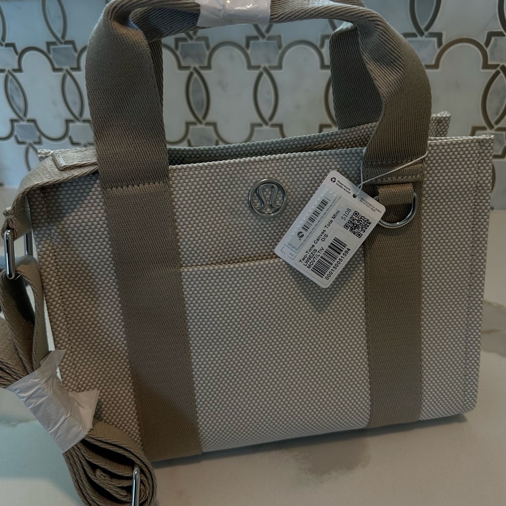 NWT Mojave Tan/Light Ivory Two-Tone Canvas Tote Bag
Mini 4.5L